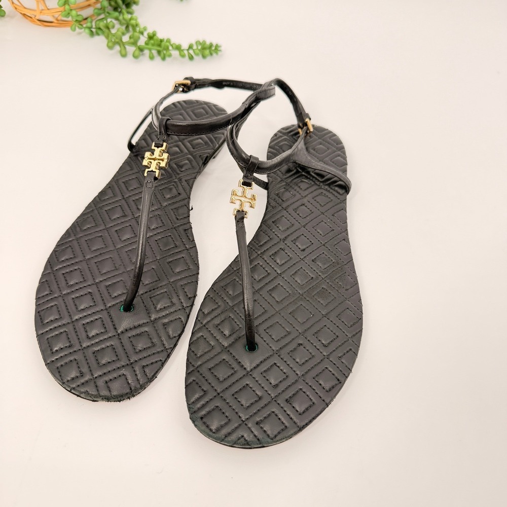 Tory Burch Emmy Sandal Womens 8.5M Black Quilted Leather Gold Logo Thong Flat - Picture 4 of 6